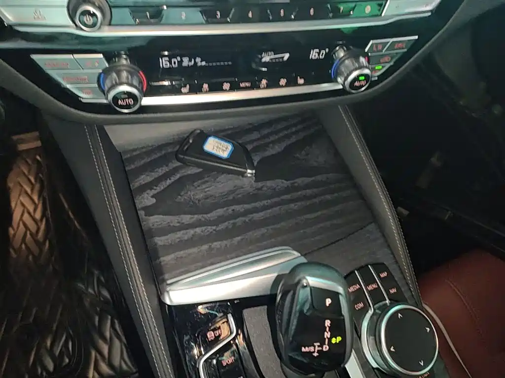 BMW 5 Series 2023 530Li Leading M Sport Package фото 14