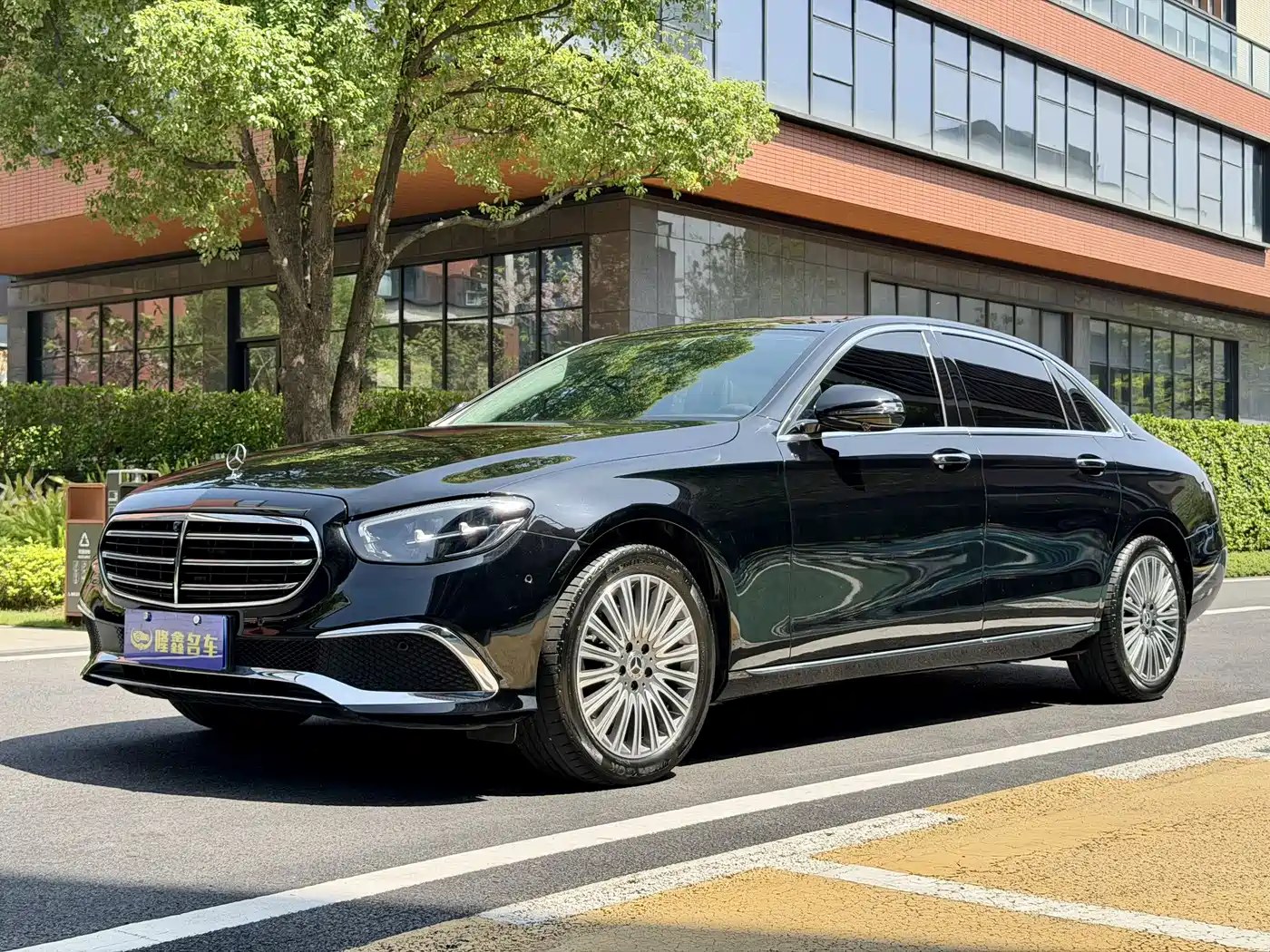 Mercedes-Benz E-Class 2022 E 300 L Fashion фото 4