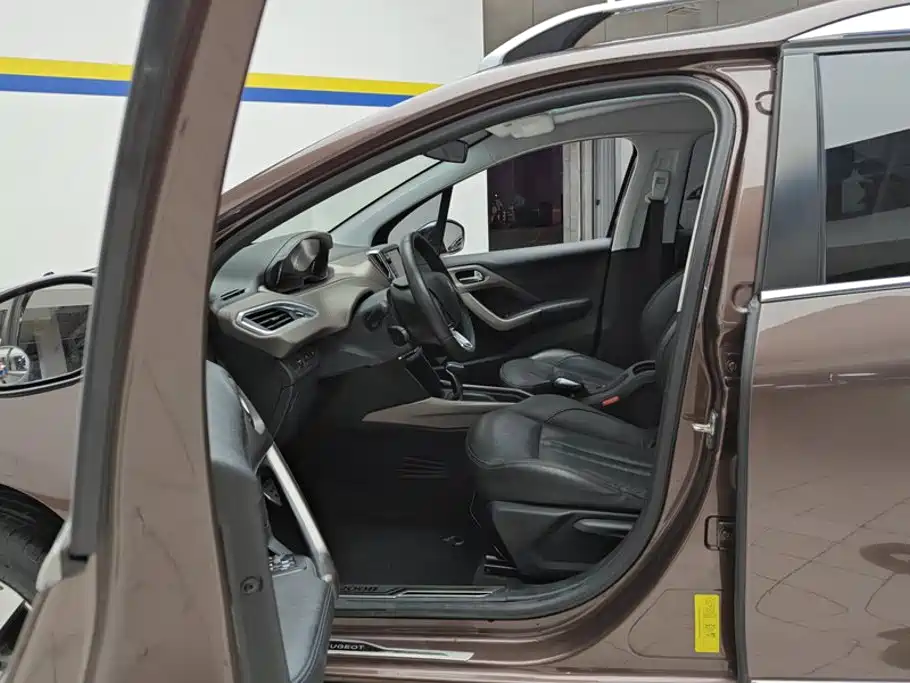 Photo 9 - Peugeot 2008