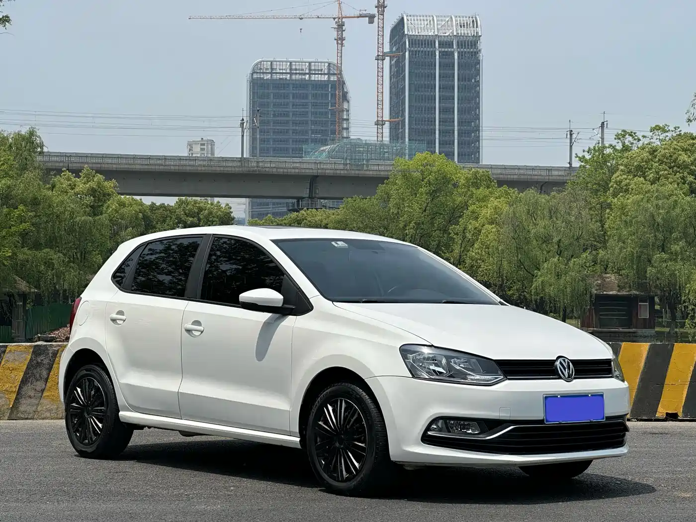 Volkswagen Polo 2016 1.6L Automatic Comfort фото 3