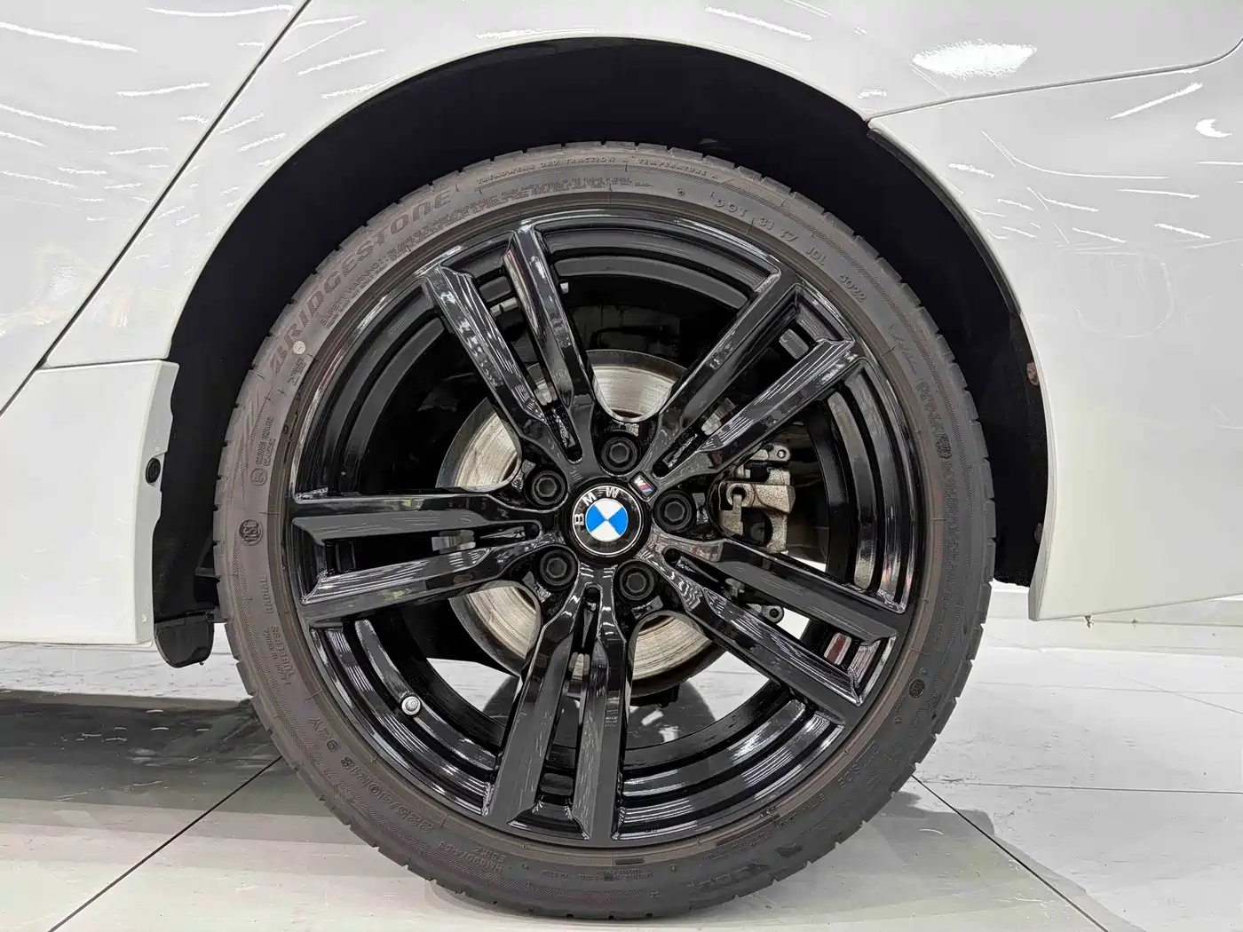 BMW 1 Series 2023 125i M Sport Shadow Edition фото 21