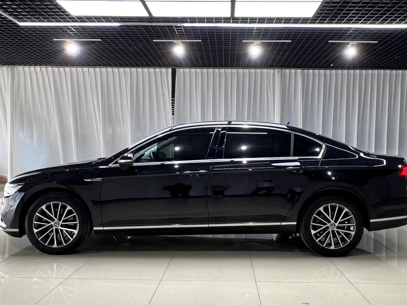 Volkswagen Magotan 2020 330TSI DSG Luxury фото 3