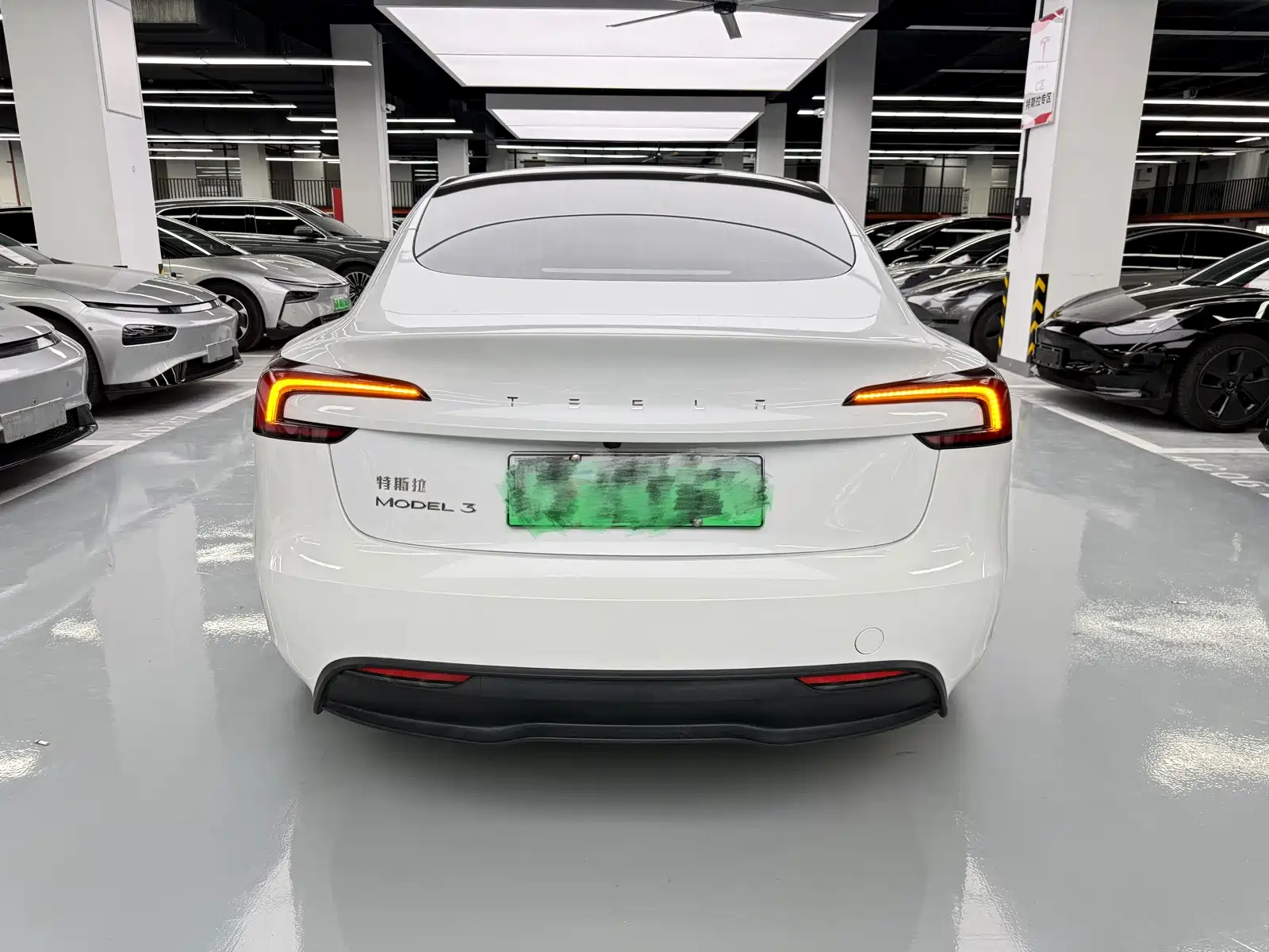 Фото 14 - Tesla Model 3