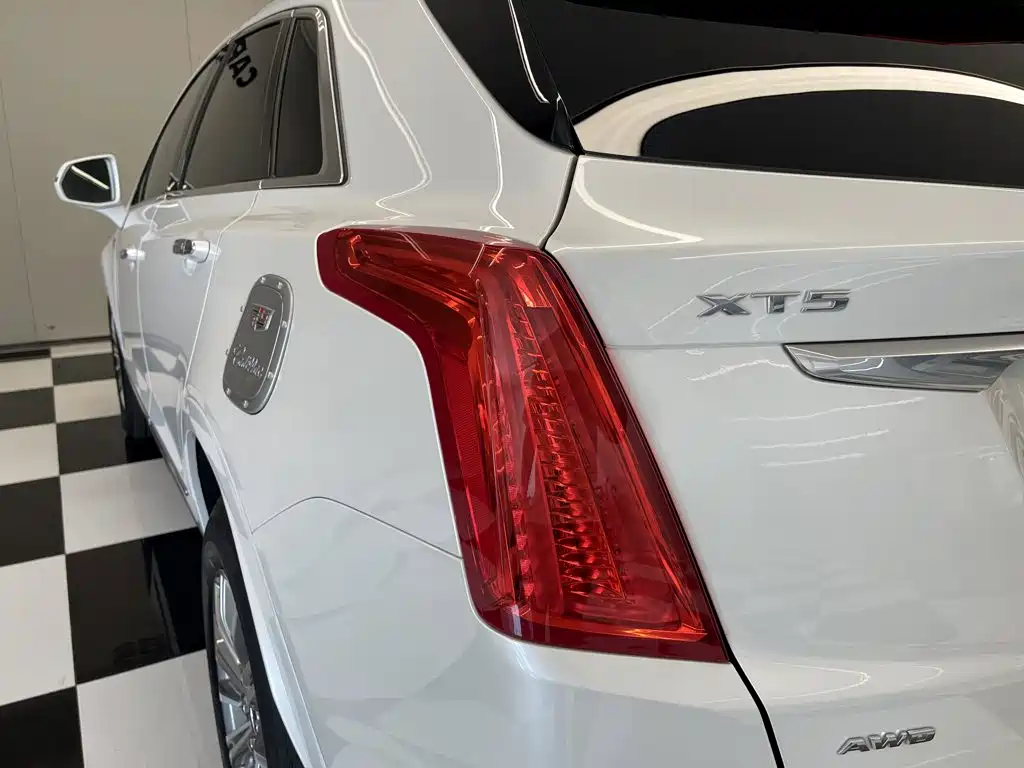 Cadillac XT5 2017 2016 28T AWD Luxury Model