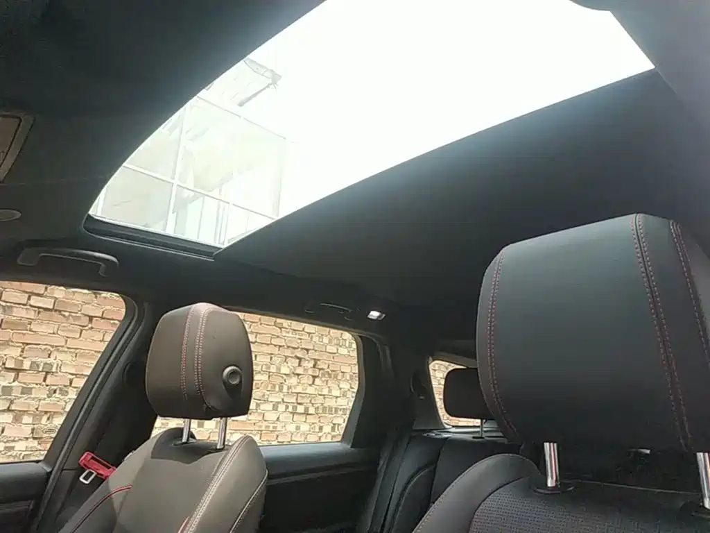 Land Rover Discovery Sport 2022 Model 249PS R-Dynamic SE Performance Tech Edition 5-Seater фото 18