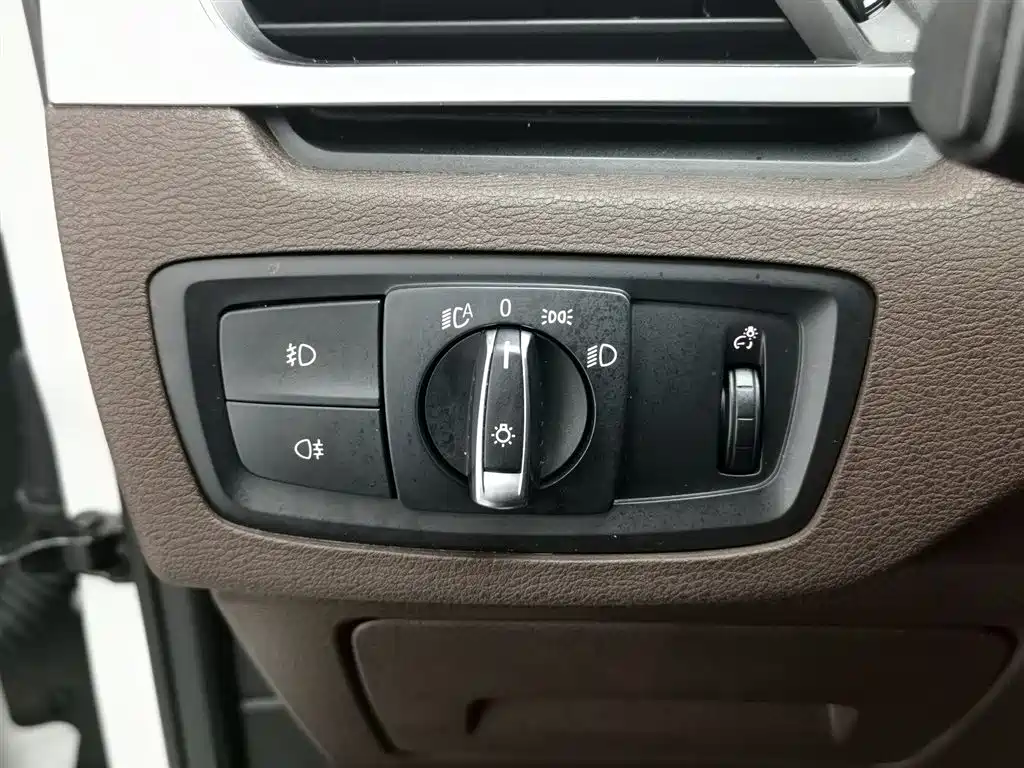 BMW X1 2018 sDrive18Li Premium Model фото 21