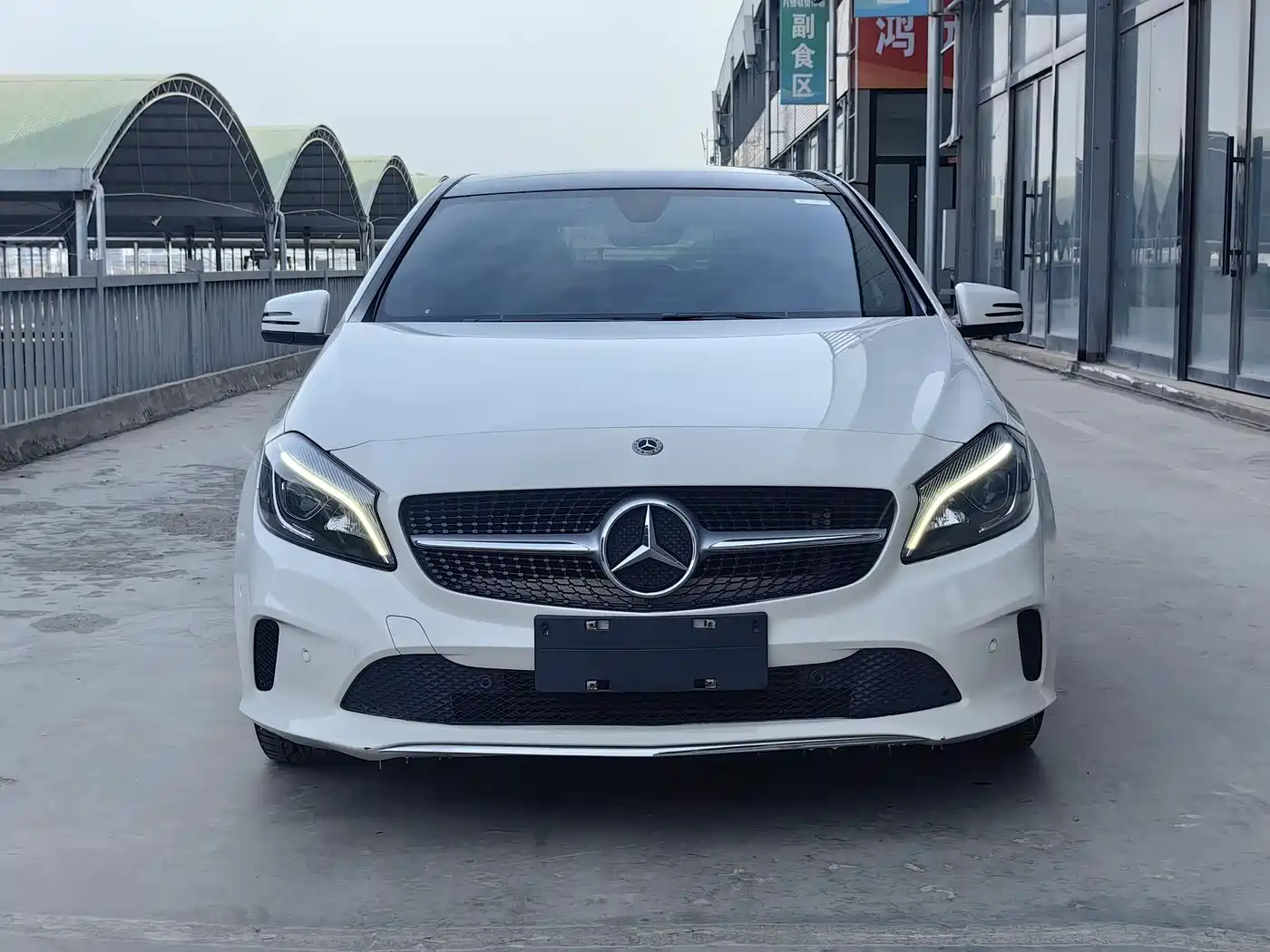 Mercedes-Benz A-Class (Import) 2017 A 200 Fashion Edition фото 2