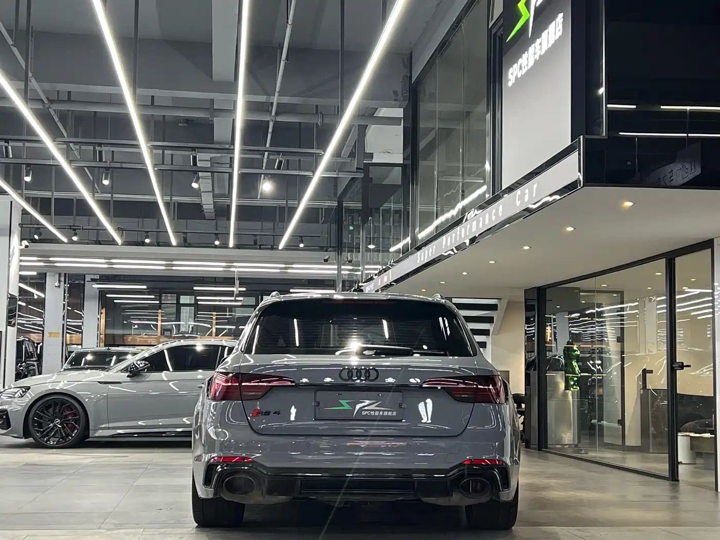 Audi RS 4 2021 RS4 Avant Dark Gold Edition фото 18