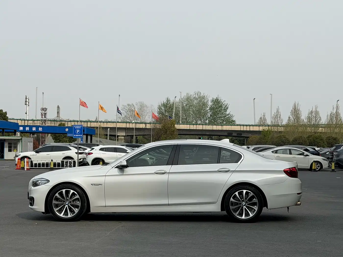 BMW 5 Series 2017 525Li Leading Edition фото 7