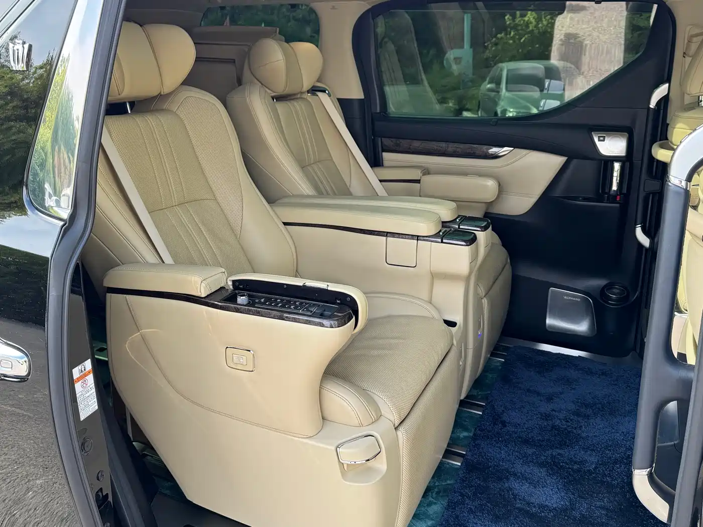 Toyota Vellfire 2020 Twin Engine 2.5L HV Premium Edition фото 12