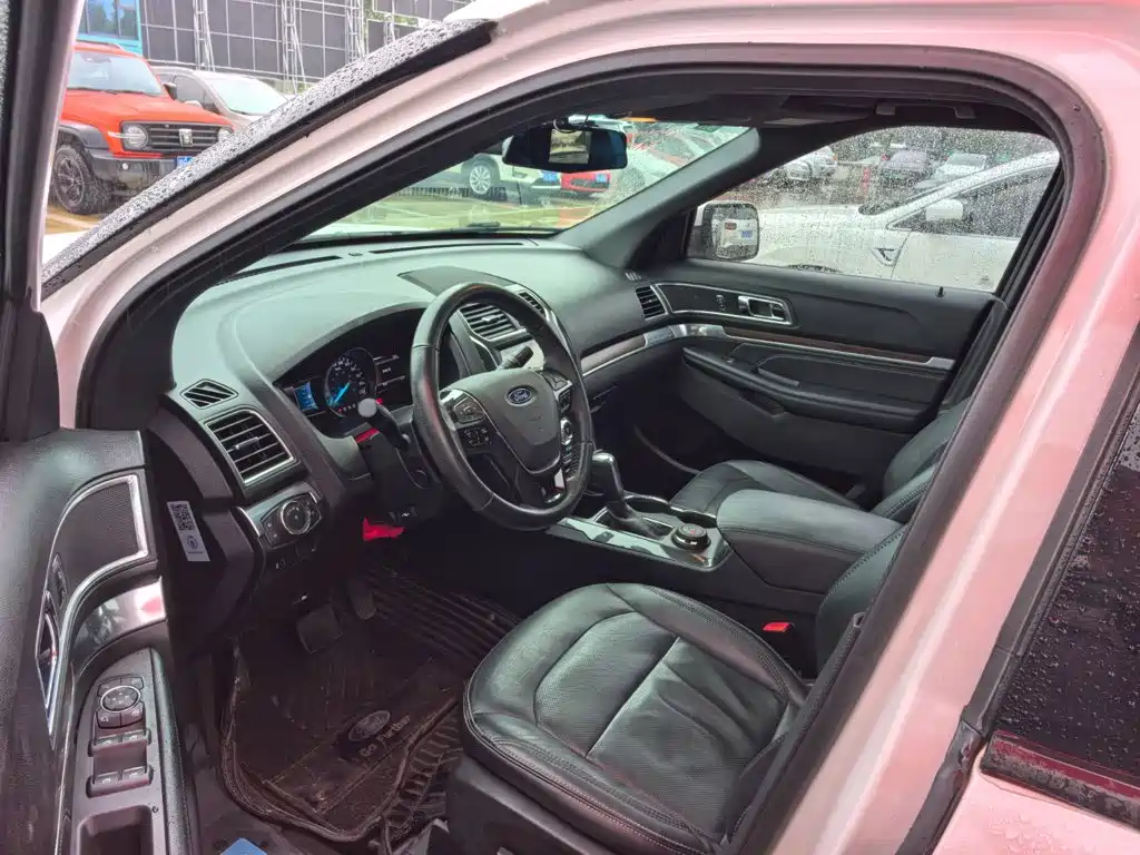 صورة 9 - Ford Explorer (Import)