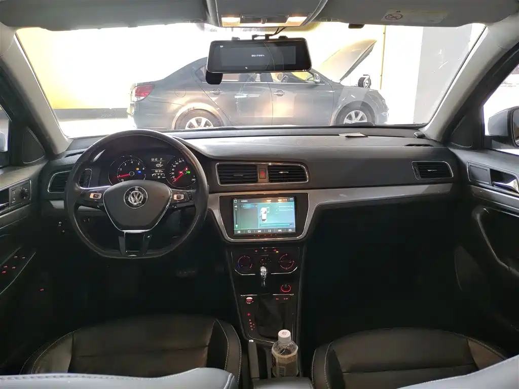 Volkswagen Lavida 2017 1.6L Automatic Comfort Edition фото 6