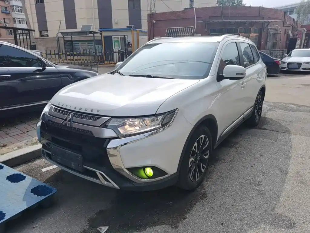 Фото 1 - Mitsubishi Outlander