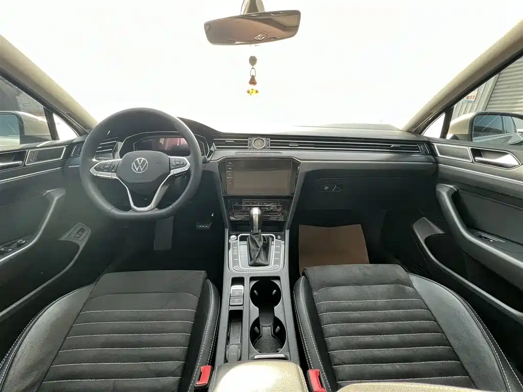 Volkswagen Magotan 2020 330TSI DSG Luxury фото 7