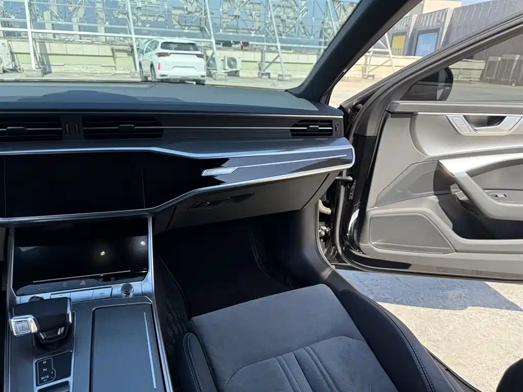 Audi A6L 2023 40 TFSI Luxury Dynamic фото 17