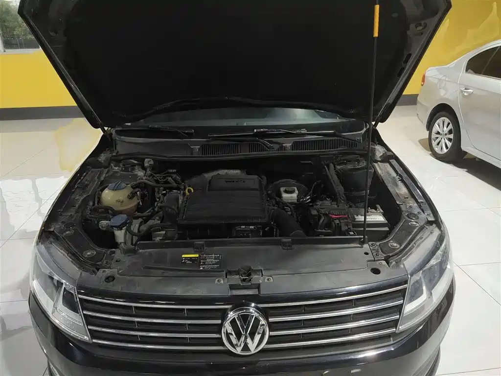 Volkswagen Lavida 2015 1.6L Automatic Comfort Edition фото 16