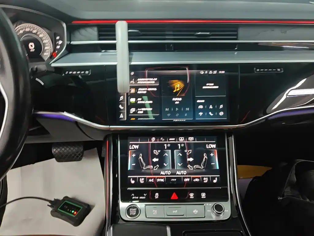 Фото 13 - Audi A8