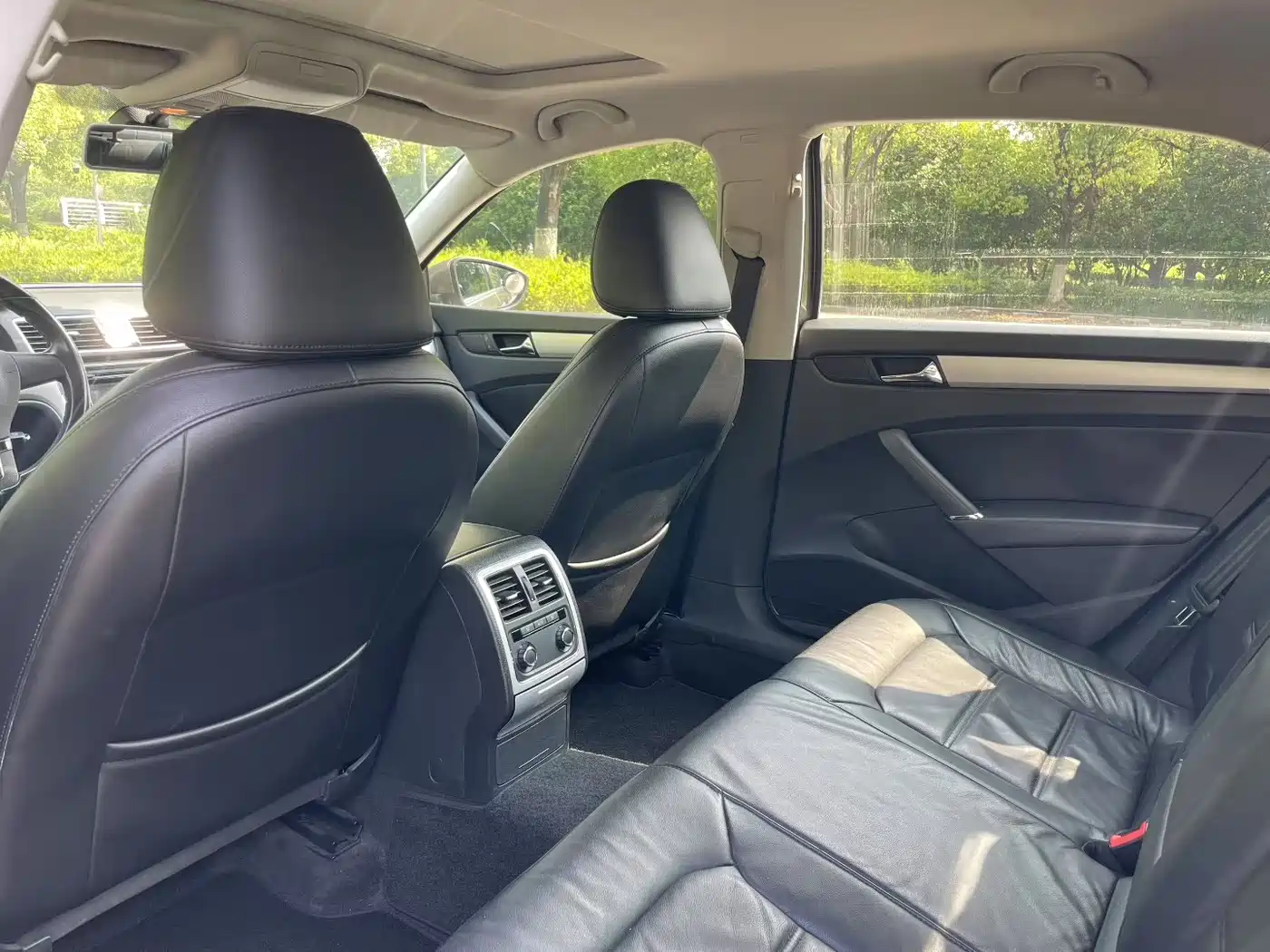 Volkswagen Passat 2011 1.8TSI Automatic Premium Edition фото 6
