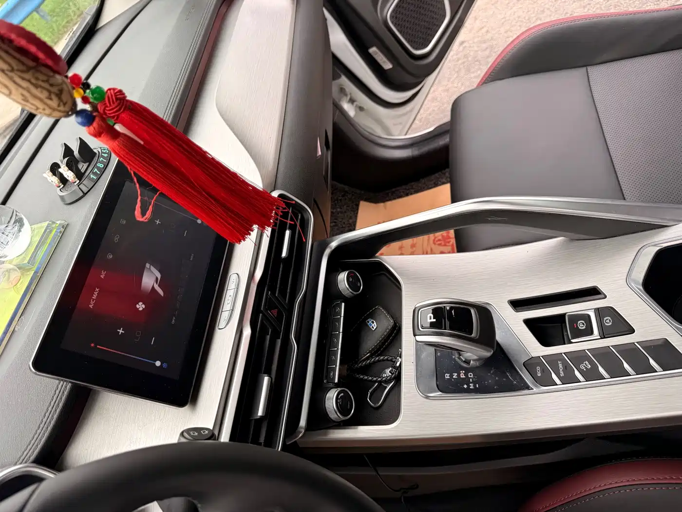 Photo 10 - Geely Binyue