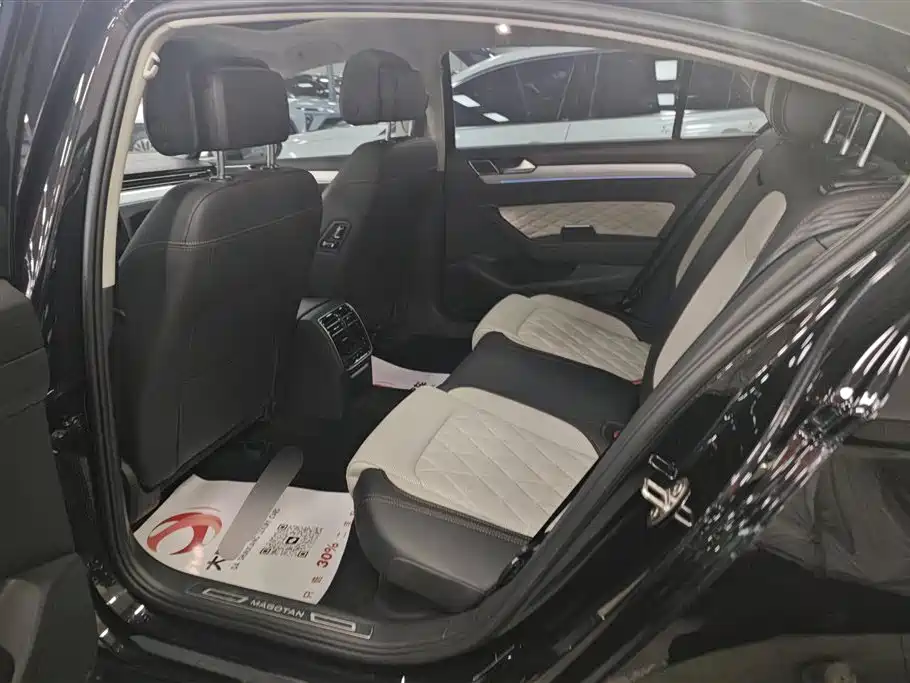 Volkswagen Magotan 2023 Model 2 Million Commemorative Edition 330TSI DSG Luxury фото 11