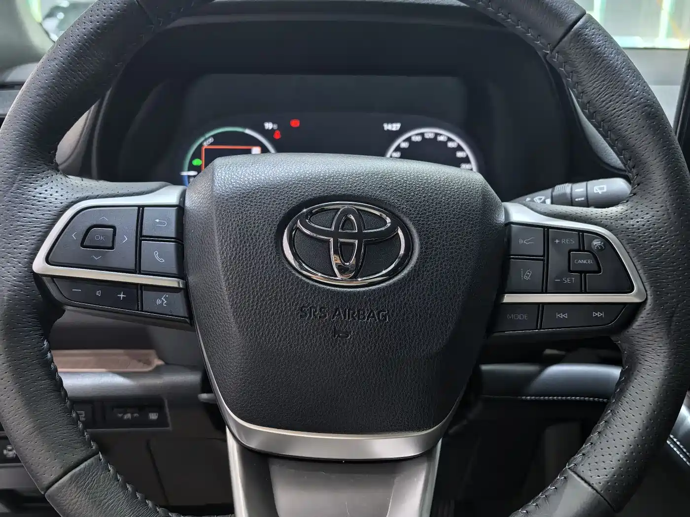 Toyota Granvia 2024 2.5L Hybrid Premium PLUS фото 6