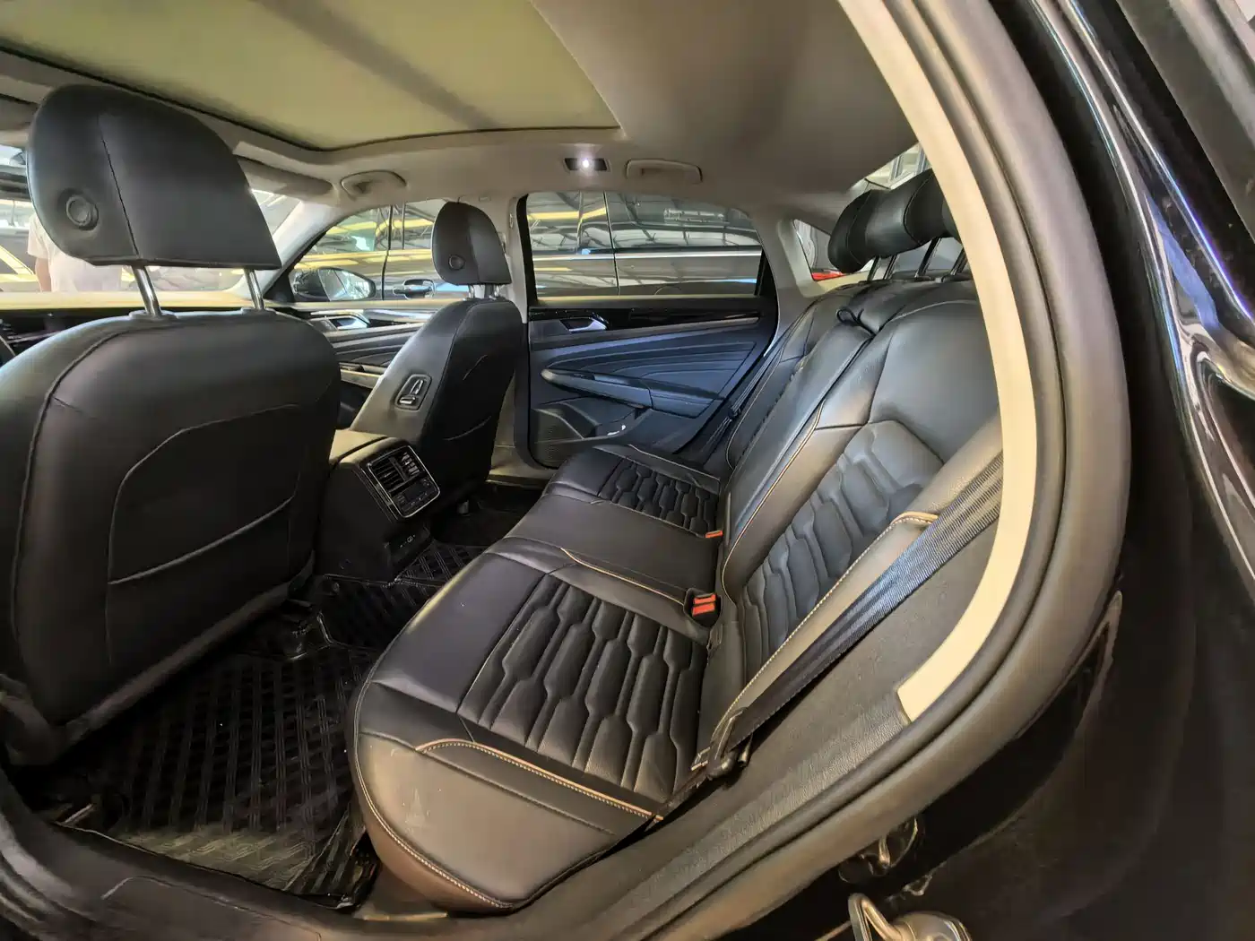 Volkswagen Passat 2020 330TSI Elite Edition China VI фото 7