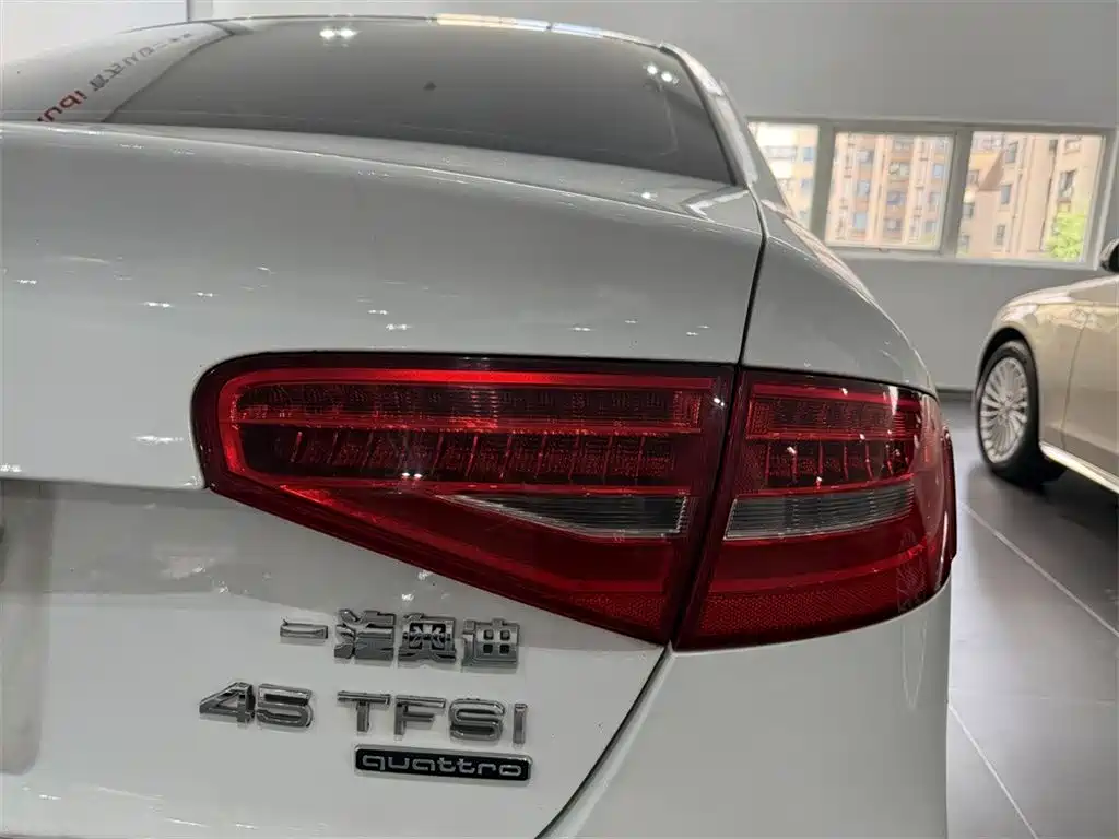 Photo 12 - Audi A4L