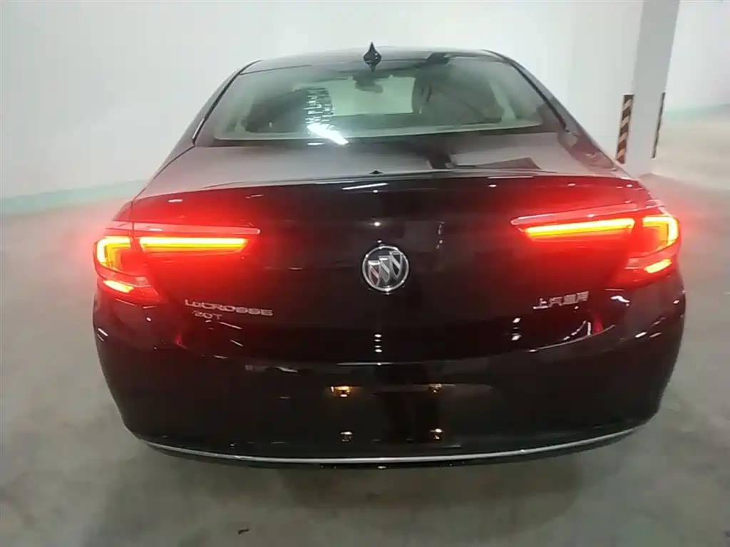 Buick LaCrosse 2018 Model 20T Leading Edition фото 6