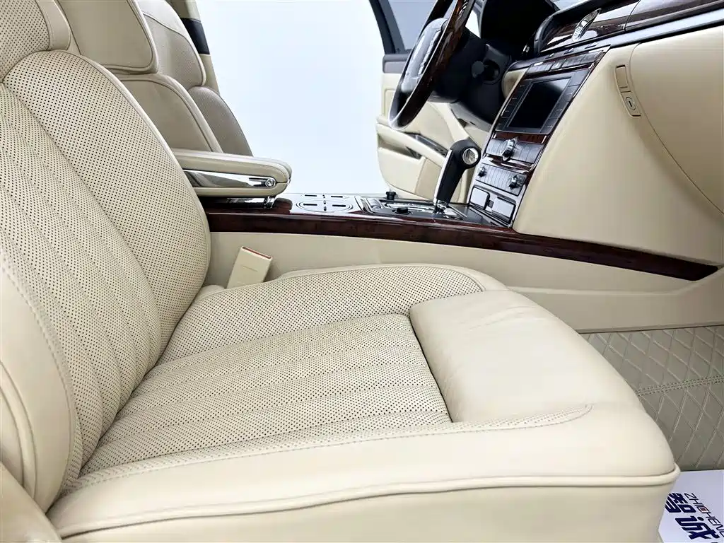 Volkswagen Phaeton 2009 Model 4.2L V8 4-seat Extended Executive Edition фото 13
