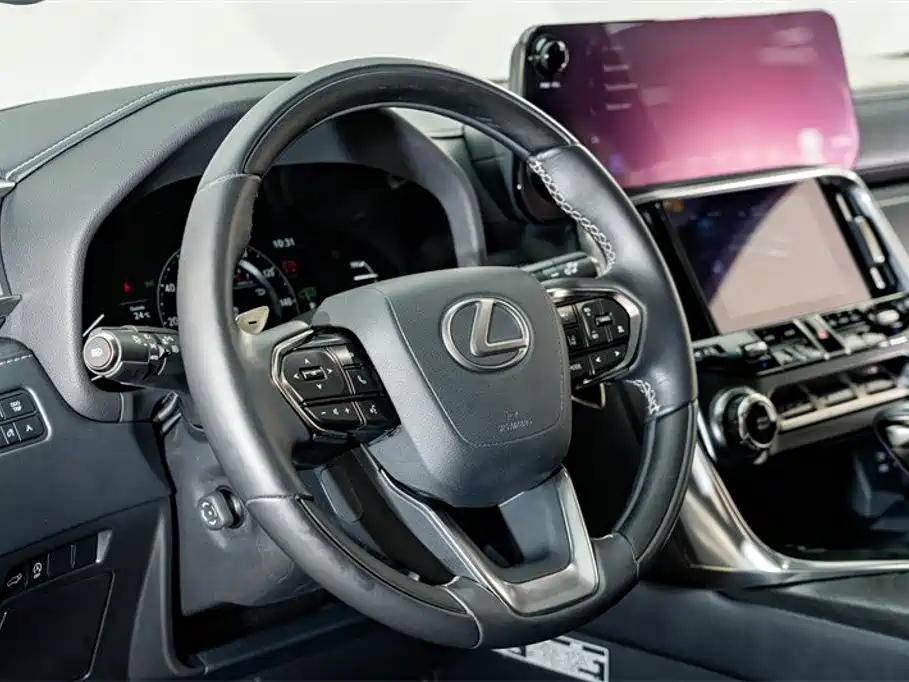 Фото 12 - Lexus LX