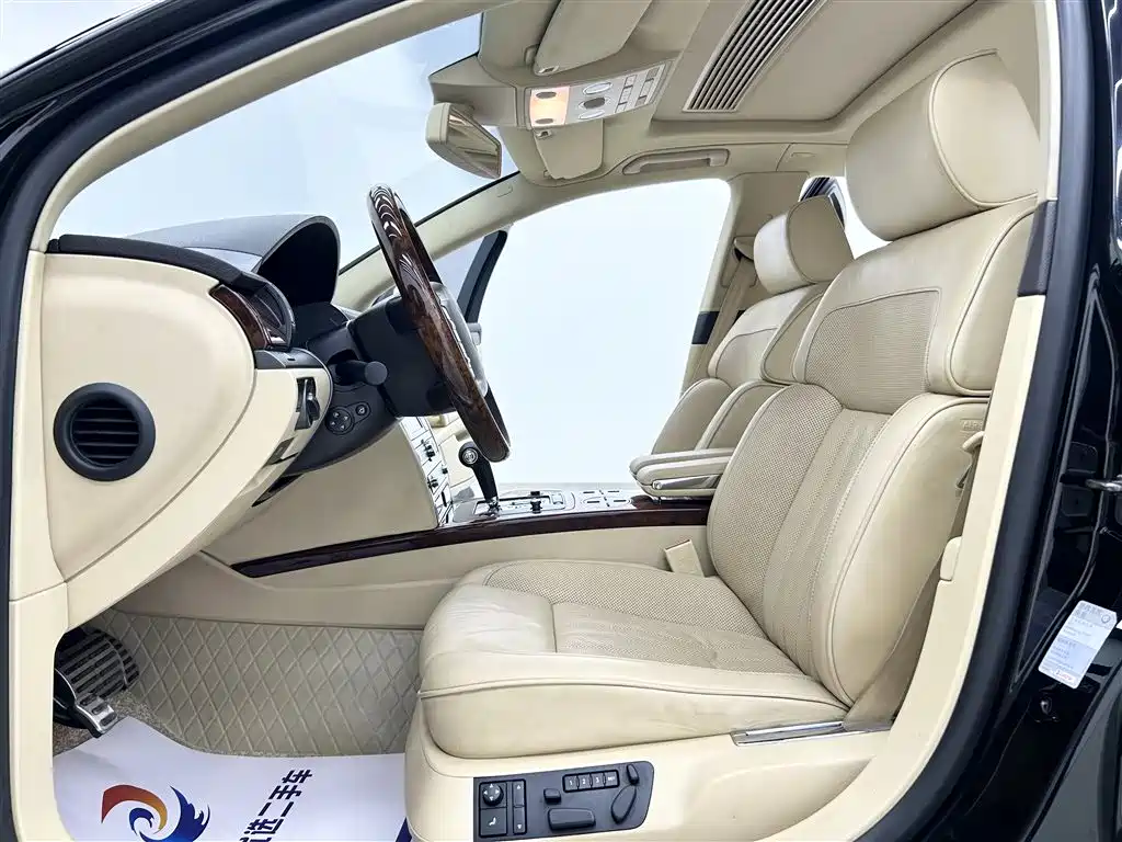 Volkswagen Phaeton 2009 Model 4.2L V8 4-seat Extended Executive Edition фото 5