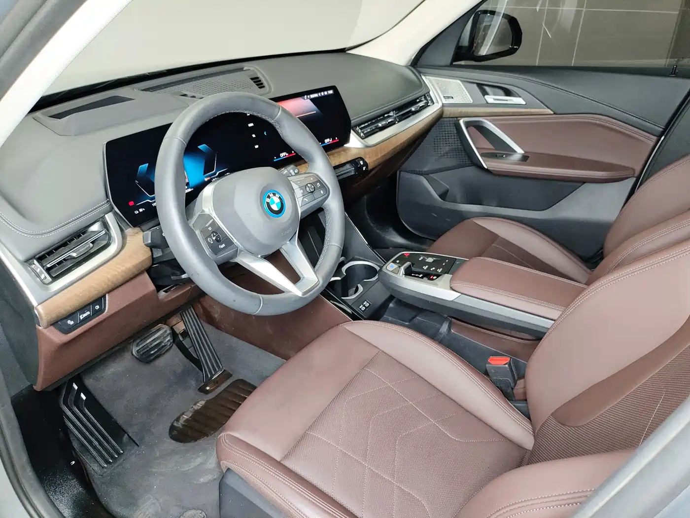 BMW iX1 2023 xDrive30L X Design Package фото 8