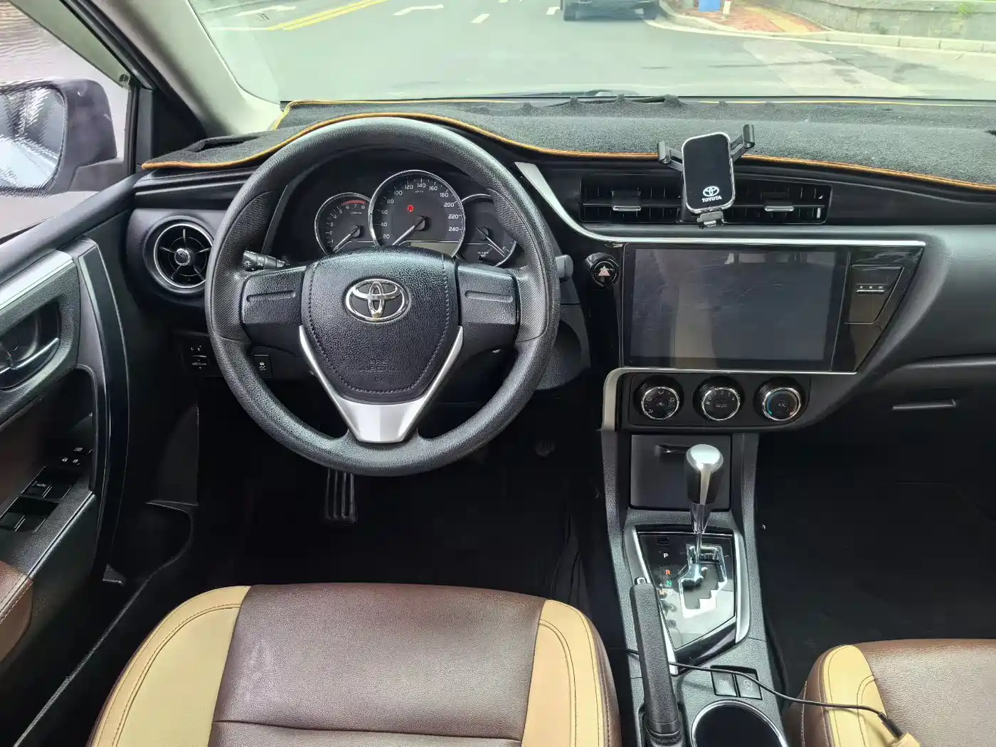 Toyota Corolla 2017 Facelift 1.2T S-CVT GL фото 9