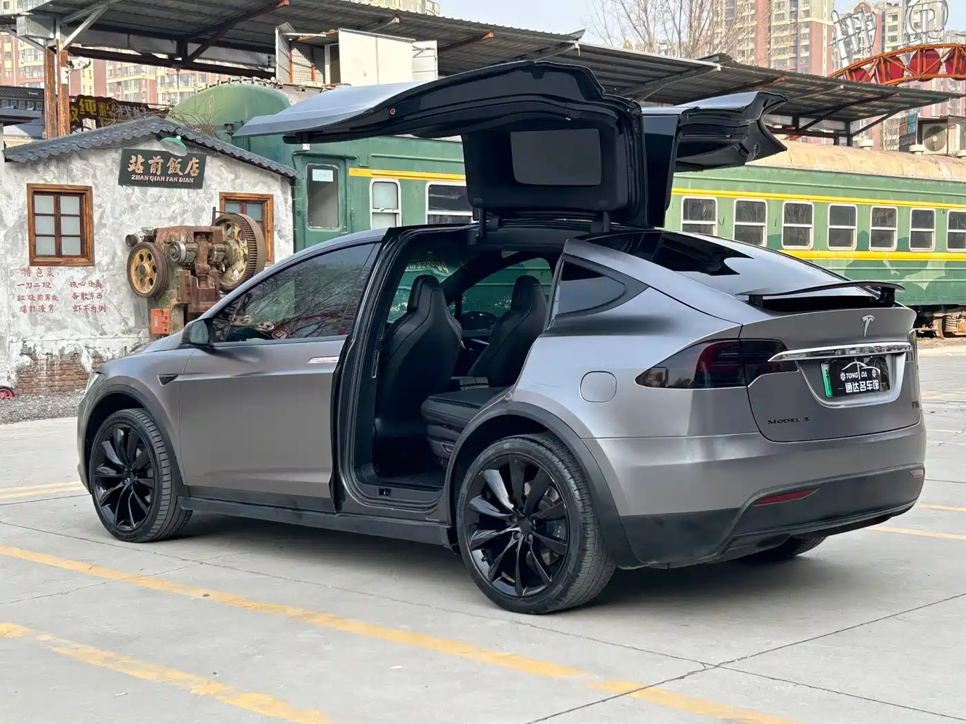 TESLA MODEL X