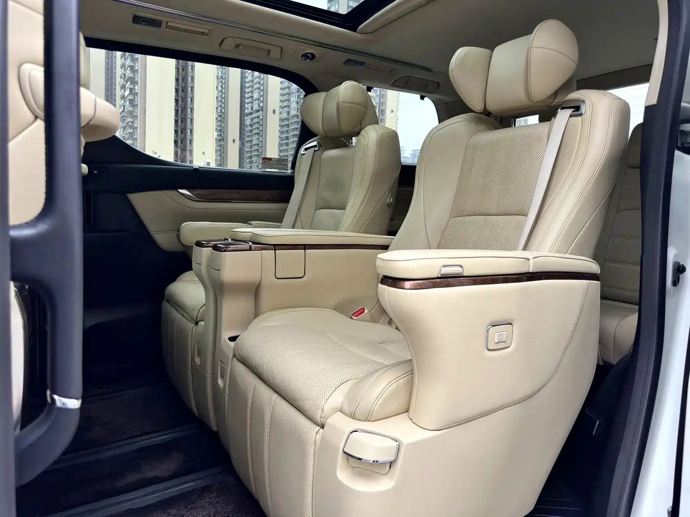 Toyota Alphard 2015 3.5L Premium Edition фото 13