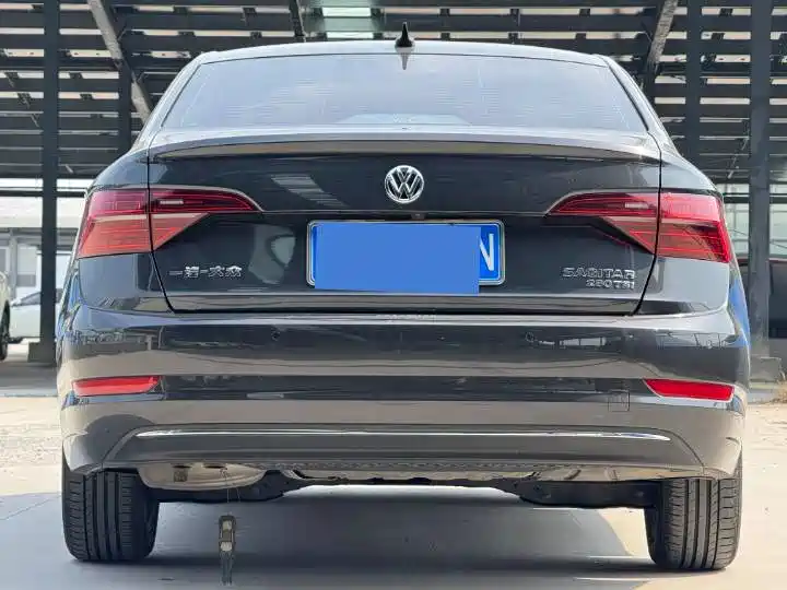 VOLKSWAGEN SAGITAR