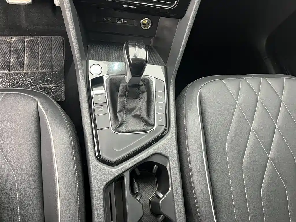 Volkswagen Tiguan L 2024 Outstanding 330TSI Auto 2WD R-Line Dragon Glory Edition фото 4