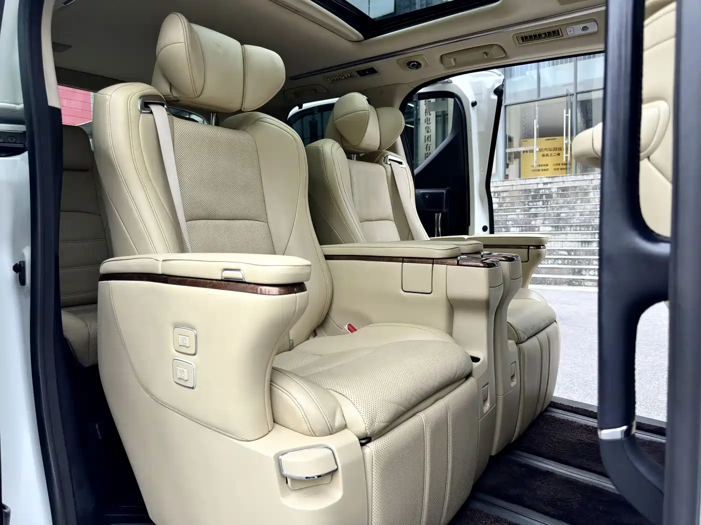 Toyota Alphard 2015 3.5L Premium Edition фото 16