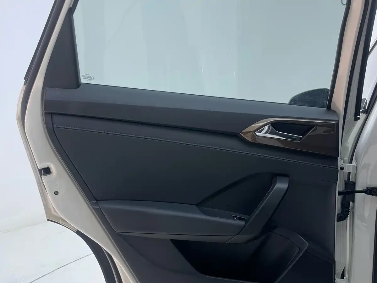 Volkswagen Tharu 2022 280TSI FWD Luxury Edition фото 19