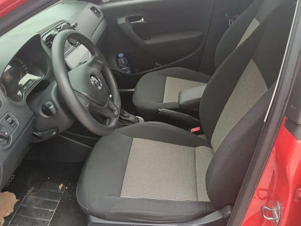 Volkswagen Polo 2016 1.4L Automatic Trend фото 5
