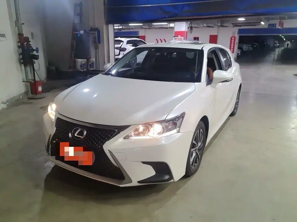 Lexus CT 2017 CT200h Comfort Two-Tone China V