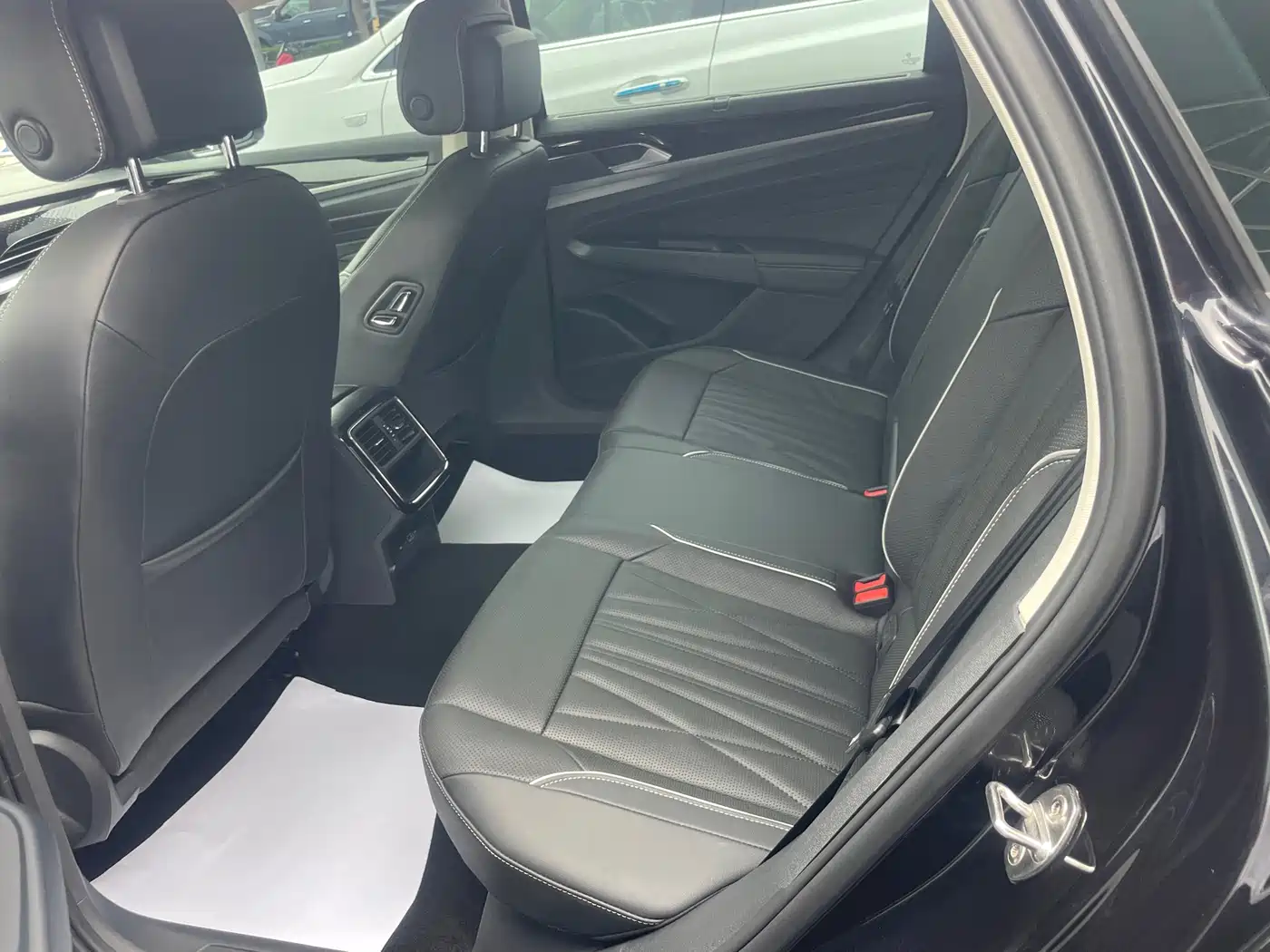Фото 8 - Volkswagen Passat