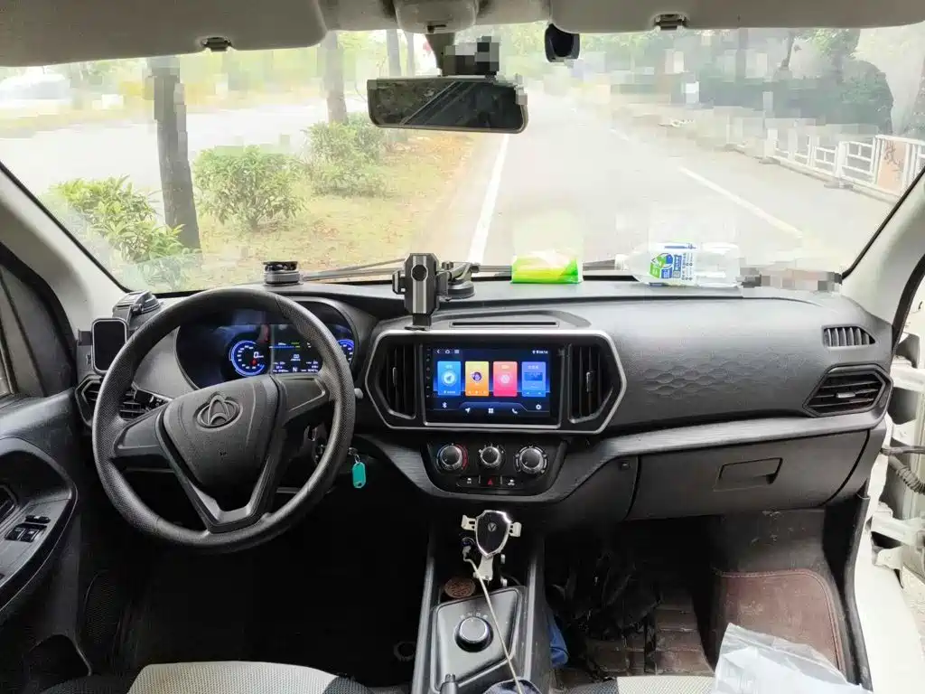 Changan Kaicheng Changan Ruixing EM80 2025 2025 Passenger Version Comfort 6-seater 300km Dual Swing Doors