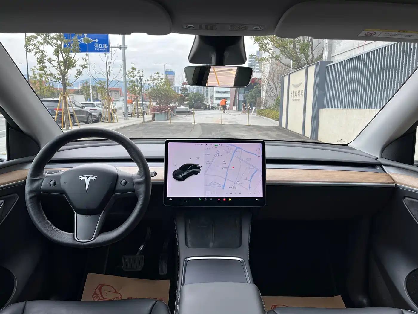 TESLA MODEL Y