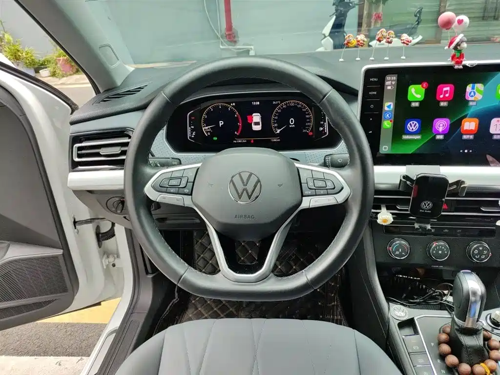 Volkswagen Lavida 2023 1.5L Auto Five Million Edition фото 11