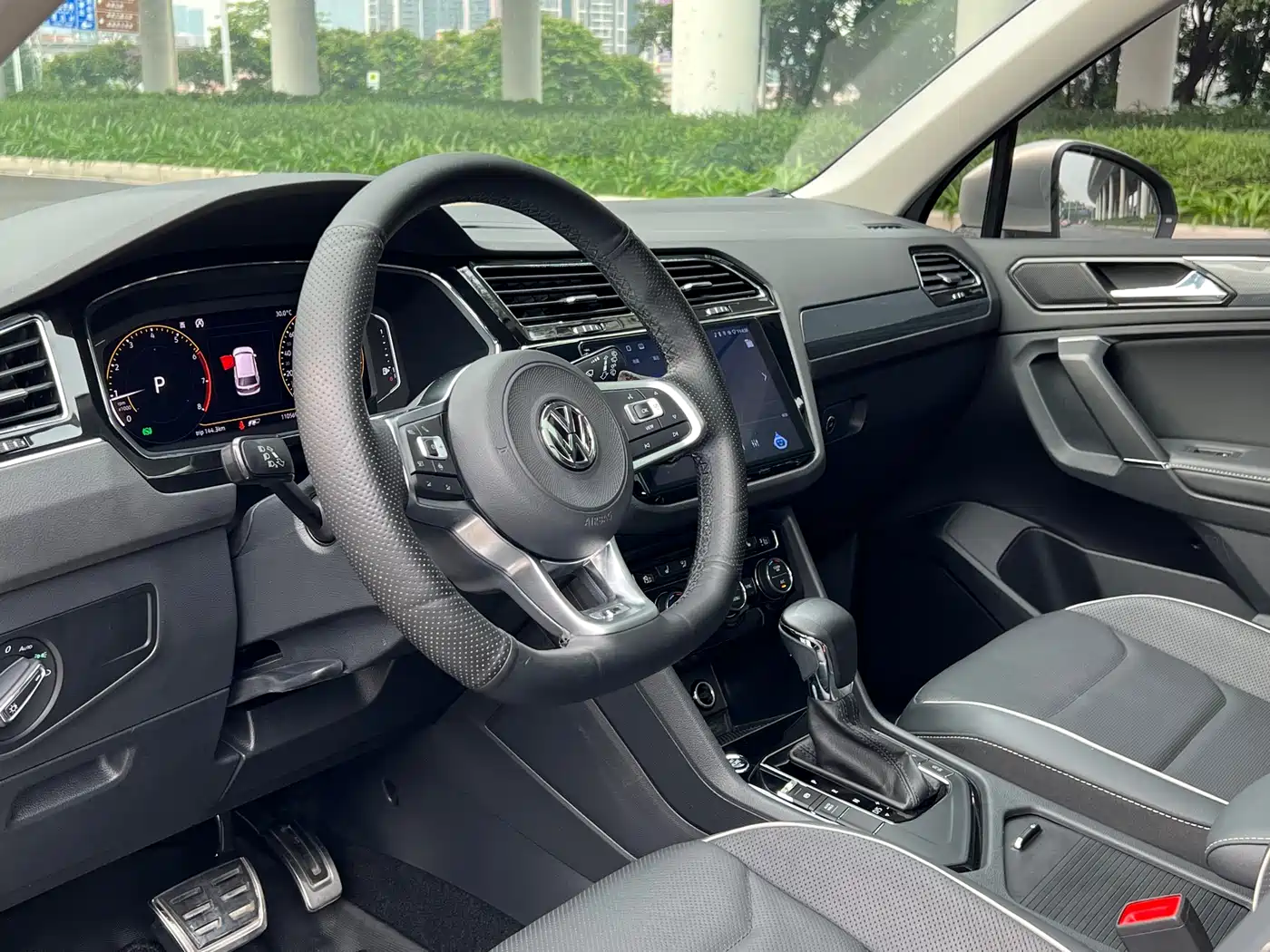 Volkswagen Tiguan L 2019 330TSI Automatic 2WD R-Line Flagship Edition China VI фото 6