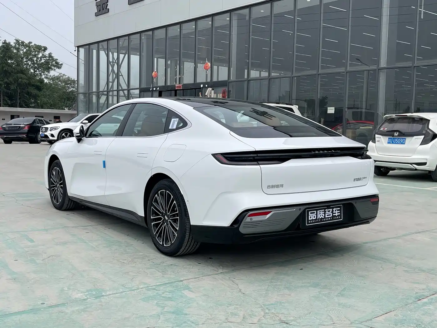 Geely Galaxy Galaxy Xingyao 8 2025 130km EM-i Premium Edition фото 15