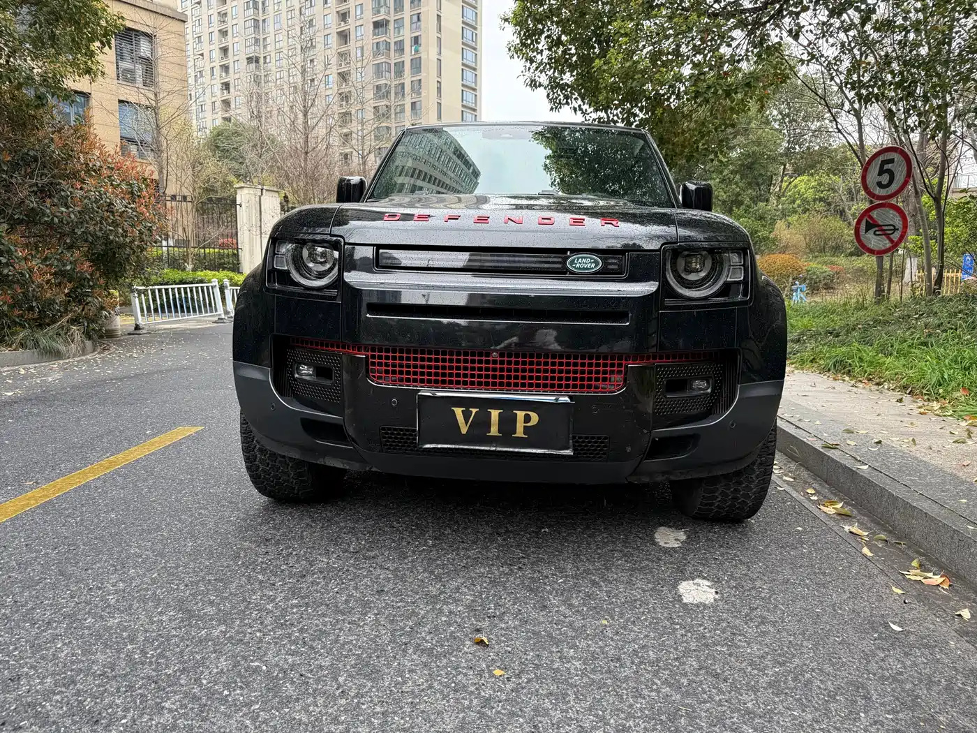 Land Rover Defender 2020 Model 110 P400 HSE фото 3