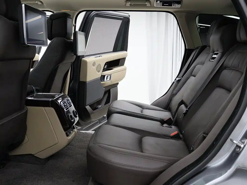 Land Rover Range Rover 2022 3.0 L6 400PS Heritage Extended Classic Edition фото 7
