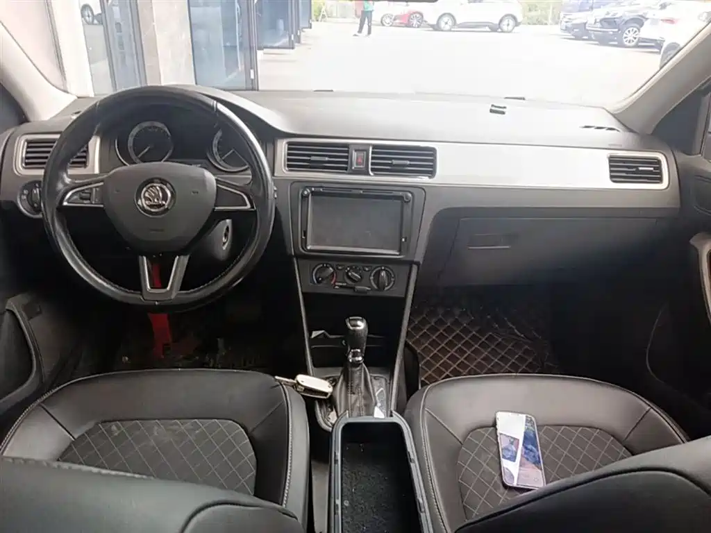 Škoda Skoda Rapid Spaceback 2018 1.6L Automatic Comfort фото 10